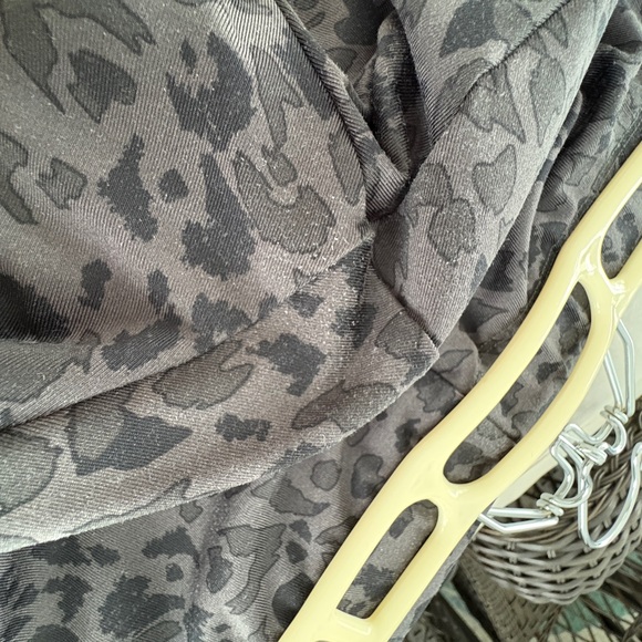 Gray Leopard Print Leggings - Picture 5 of 7